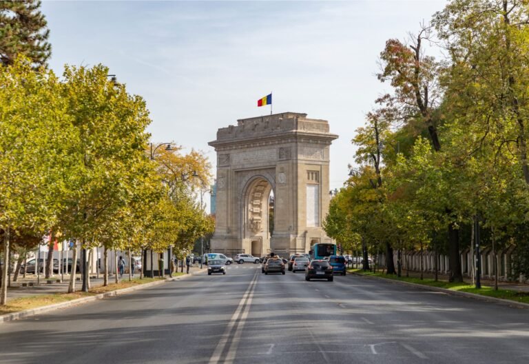 gogo tour Destinations Balkan_Triumphal Arch_2
