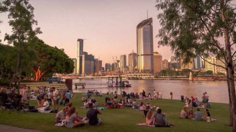 People enjoying a picnic at South Bank, Brisbane.